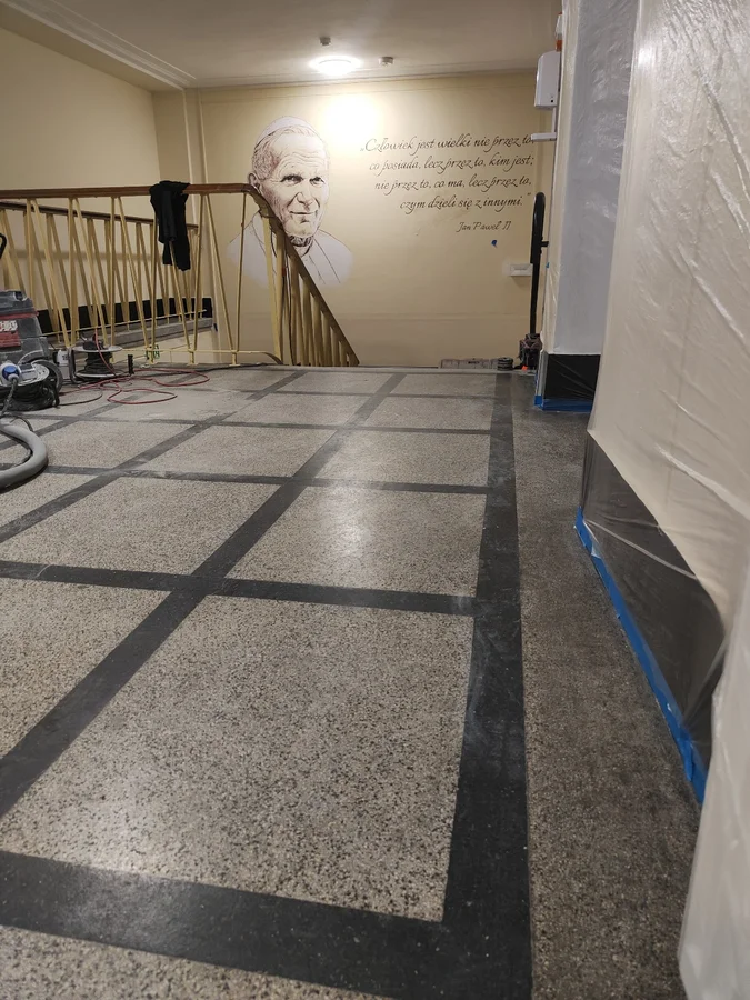 Szlifowanie Lastryko - Szkoła Masażu nr 2 - zdjęcie z realizacji