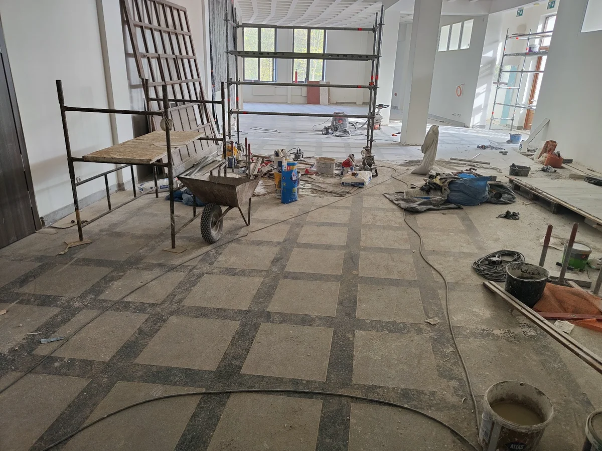 Stare lastryko przed procesem szlifowania